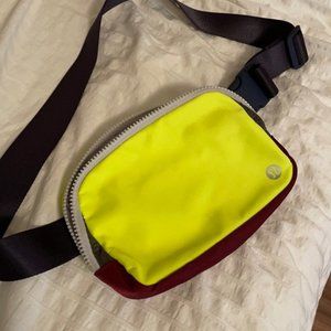 Lululemon Everywhere Belt bag